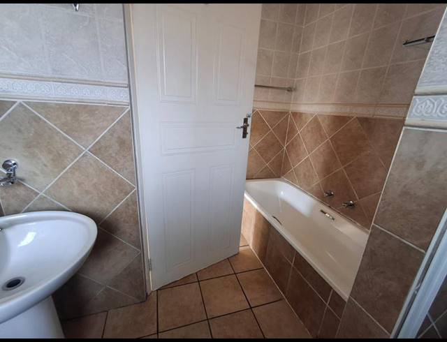 2 BEDROOM PROPERTY TO RENT IN VANDERBIJLPARK CE 2..